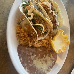 La Parrilla Mexican Restaurant - Tacos de tinga