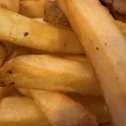 LOL Burger Bar - Undercooked fries