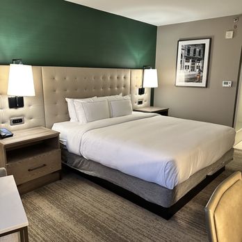 Hilton Birmingham Downtown at UAB - King room - Hotels Near Me - Birmingham, Alabama Hilton Birmingham Downtown at UAB - King room - Hotels Near Me - Birmingham, Alabama