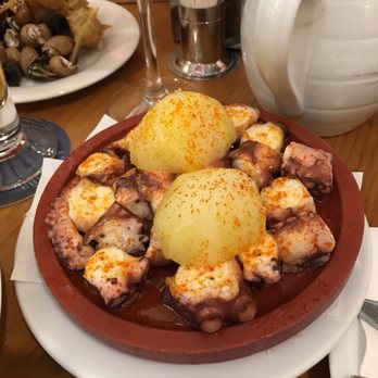 Pulpería A Gudiña - Octopus and potatoes - Spanish Near Me - Barcelona, B Pulpería A Gudiña - Octopus and potatoes - Spanish Near Me - Barcelona, B