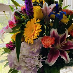 Kathy's Florist - Birthday flowers