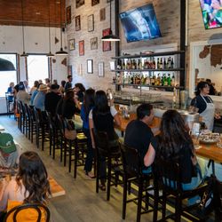 Pearl Divers Oyster Bar