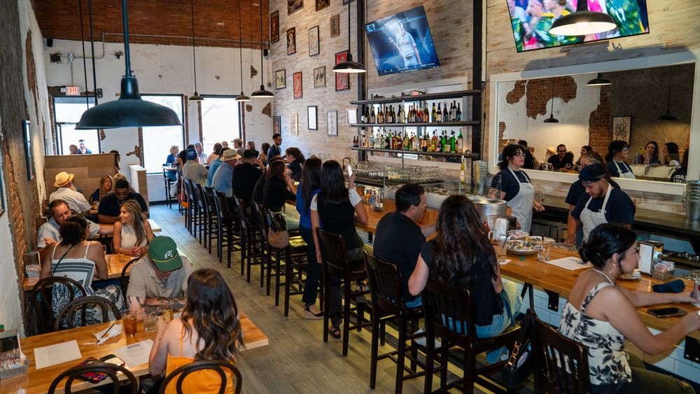 Pearl Divers Oyster Bar
