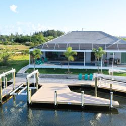Above Board Marine - Another beautiful project completed by Above Board Marine!
Custom docks * Decks * Seawalls * Boat lifts