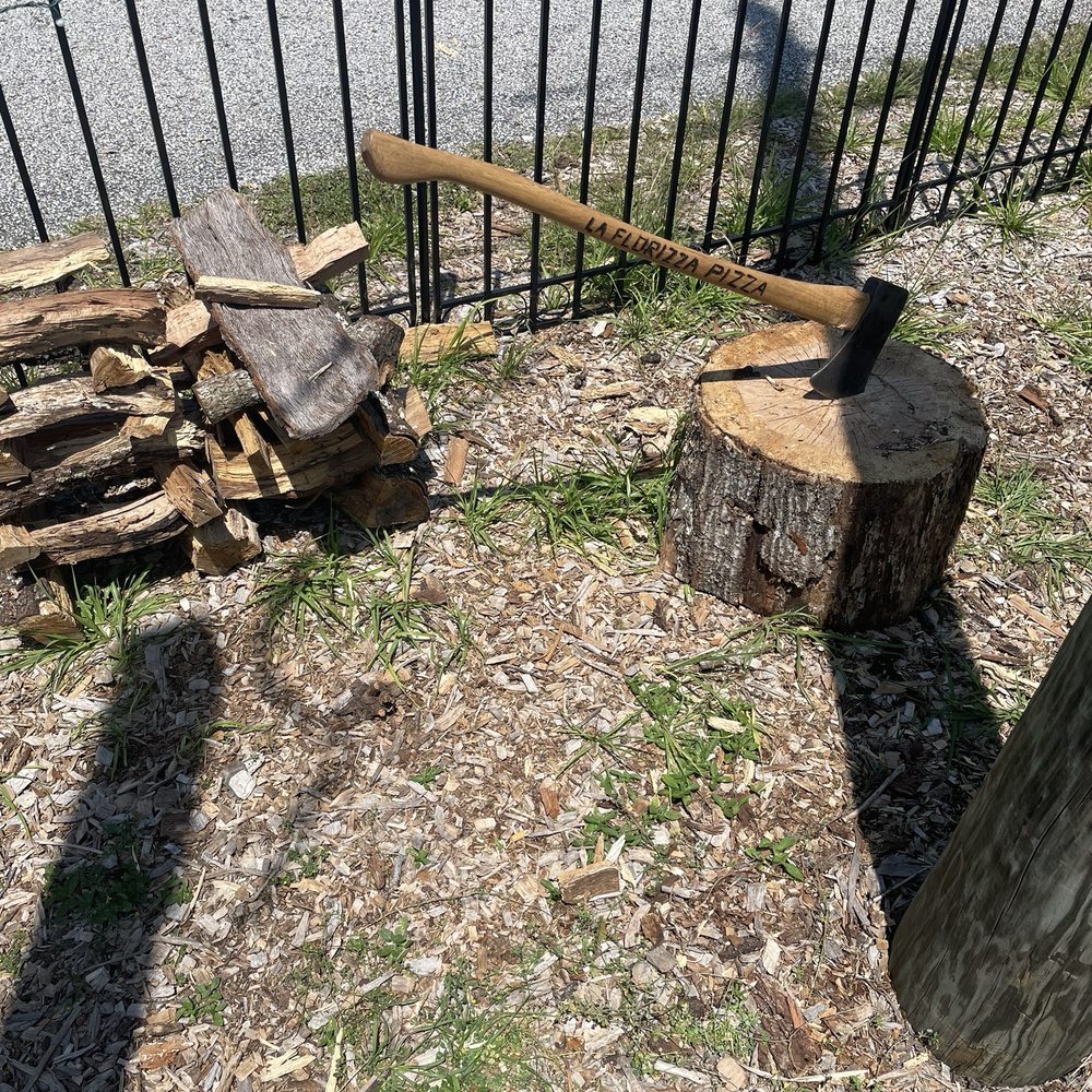 La Florizza Pizza - Yes, real wood fired pizza at a food truck. Folks this is a huge discriminator! - Pizza Near Me - Spring Hill, Florida La Florizza Pizza - Yes, real wood fired pizza at a food truck. Folks this is a huge discriminator! - Pizza Near Me - Spring Hill, Florida