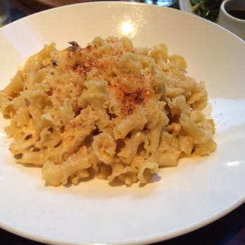 Yard House - Mac and cheese squared with bacon, chicken, three types of cheese without mushrooms. Pasta was al dente - New American Near Me - Lynnfield, Massachusetts Yard House - Mac and cheese squared with bacon, chicken, three types of cheese without mushrooms. Pasta was al dente - New American Near Me - Lynnfield, Massachusetts