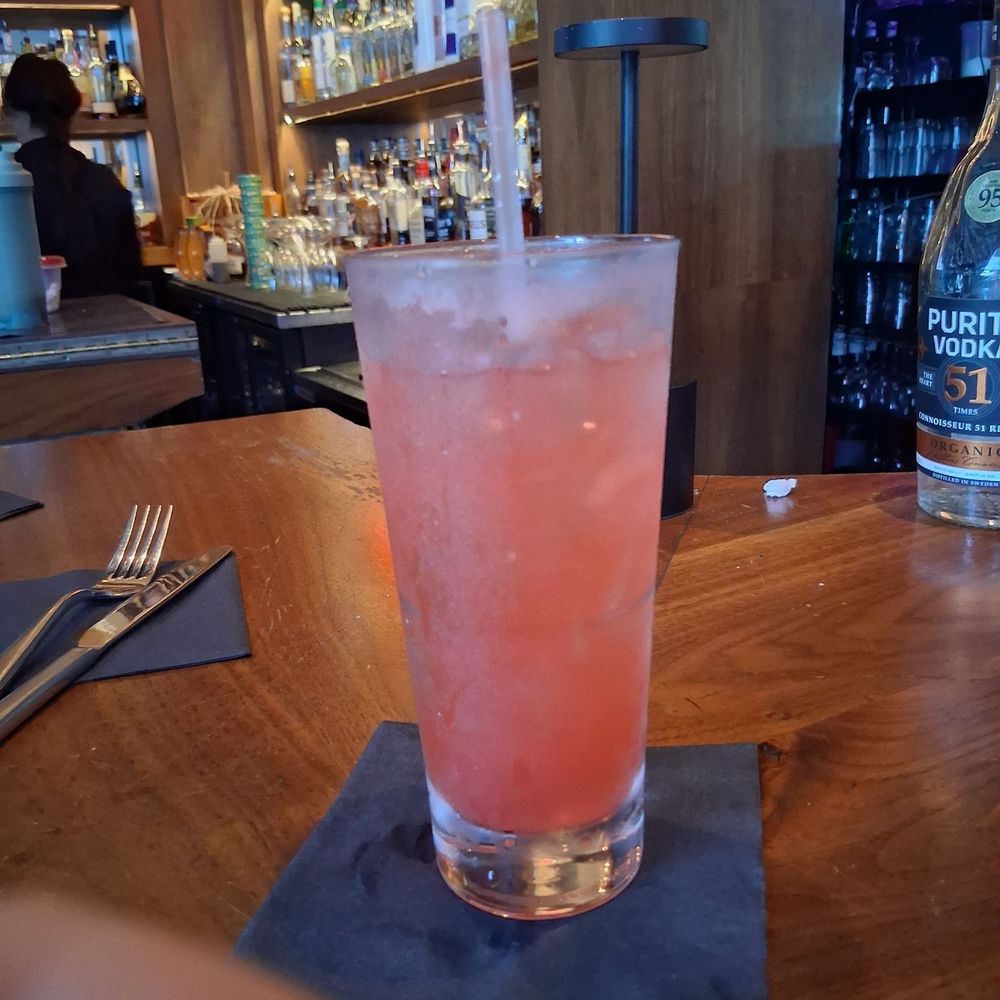 Runyon's - Vodkavw strawberry lemonade - New American Near Me - Coral Springs, Florida