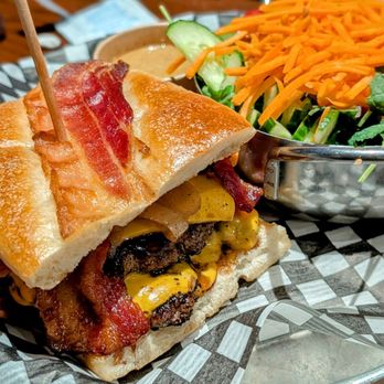 The Loose Moose - The Woody Burger, house side salad - Sports Bars Near Me - Toronto, Ontario