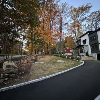 Oak C Lawn & Landscape - Leaf clean up - Gardeners Near Me Oak C Lawn & Landscape - Leaf clean up - Gardeners Near Me