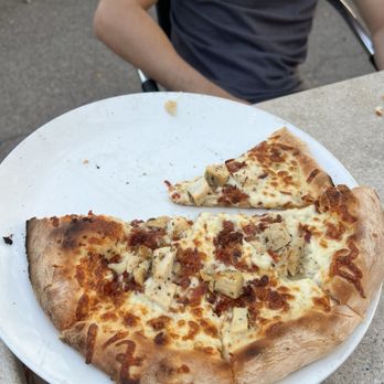 Johnny Rocco's Italian Grill - Chicken Alfredo pizza - Italian Near Me - Niagara Falls, Ontario