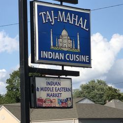 Taj Mahal - Along road