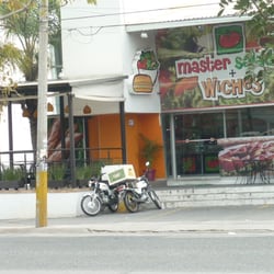 Master Salads + Wiches - Aquí venden deliciosas ensaladas, Master Salads + Wishes.