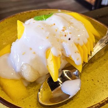 Chaa Roen Pohn - Mango sticky rice - Laotian Near Me - San Francisco, California Chaa Roen Pohn - Mango sticky rice - Laotian Near Me - San Francisco, California