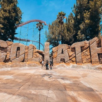 Six Flags Magic Mountain - Amusement Parks Near Me - Valencia, California