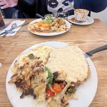 Jongewaard's Bake n Broil - Chicken Fried Steak or Chicken & Eggs, & my friend had a Cup of Chili & Huevos Rancheros - American Near Me - Long Beach, California