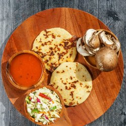 La Pupusona - Pupusas de Champiñones con Queso
