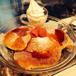 Meadowberry Frozen Yogurt - Wholewheat pancakes with fresh fruits and froyo.