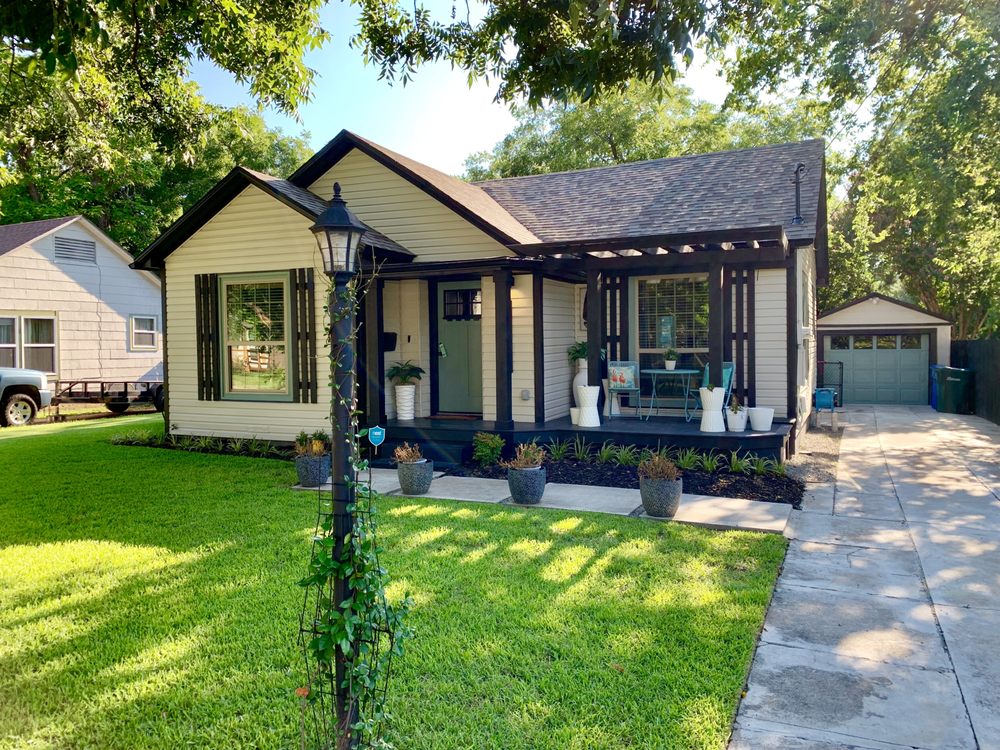 Slide of Elite Pro Roofing