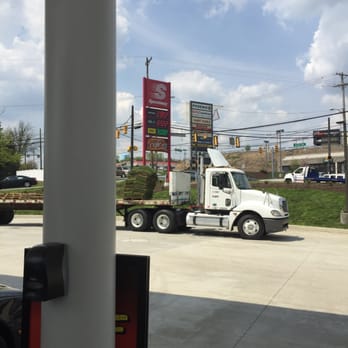 Speedway - a semi truck at a gas station - Gas Stations Near Me - North Versailles, Pennsylvania