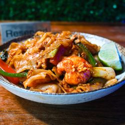 Jade Eatery and Lounge - Jade Eatery & Lounge Drunken Noodle