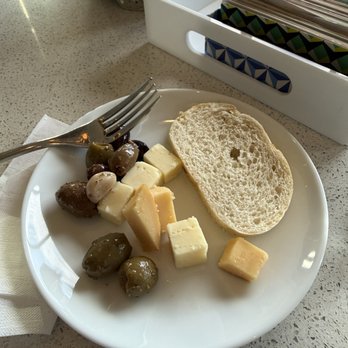 Element by Marriott San Jose Airport - Complimentary afternoon cheese tray. My selection - Hotels Near Me - San Jose, California Element by Marriott San Jose Airport - Complimentary afternoon cheese tray. My selection - Hotels Near Me - San Jose, California