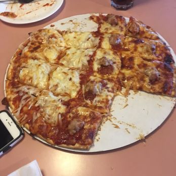 Grady's Pizza - Pizza Near Me - Bloomington, Illinois
