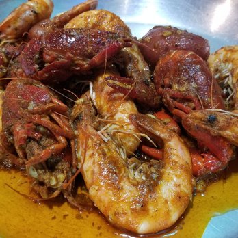 Mr. & Mrs Crab - 1/2 Crawfish & 1/2 Shrimp (with head) in Medium Special Seasonong (no more corn, only potato) - Seafood Near Me - Bradenton, Florida