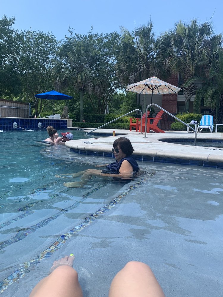 TURNBERRY PLACE APARTMENTS Updated October 2024 17 Photos & 13 Reviews 10720 Linkwood Ct