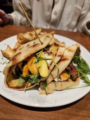 Klassics Kitchen + Cocktails by null