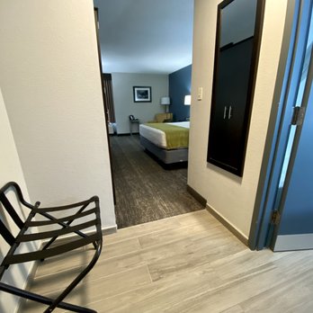 Best Western Rock Hill - Entry way with luggage rack - Hotels Near Me - Rock Hill, South Carolina