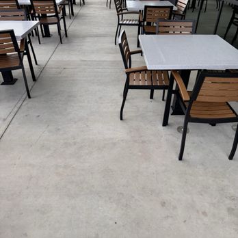 Barro's Pizza - Outdoor patio seating - Pizza Near Me - Casa Grande, Arizona