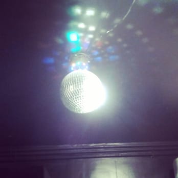 Uno's Bar - Ambiance disco aux toilettes ! - Bars Near Me - Lille, 59