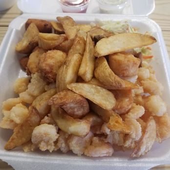 NC Seafood Restaurant - Combo plate with shrimp, scallops and a piece of flounder - Seafood Near Me - Raleigh, North Carolina NC Seafood Restaurant - Combo plate with shrimp, scallops and a piece of flounder - Seafood Near Me - Raleigh, North Carolina