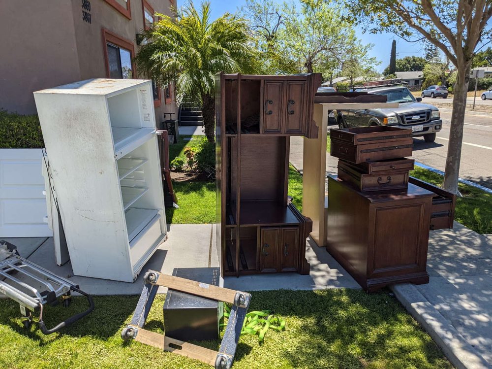 EMERALD JUNK Updated June 2024 Seattle, Washington Junk Removal