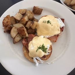 Eggs benedict Eggs benedict