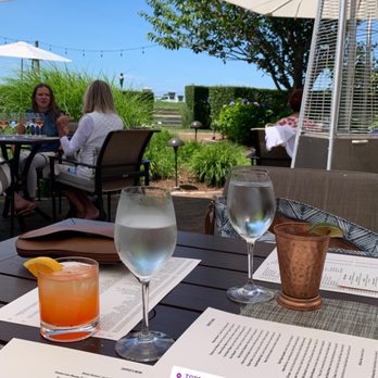 Topper's - Spritz and the mule - New American Near Me - Nantucket, Massachusetts