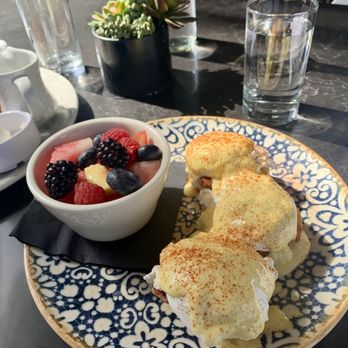 The Goldfinch - Eggs Benedict - New American Near Me - Irvine, California