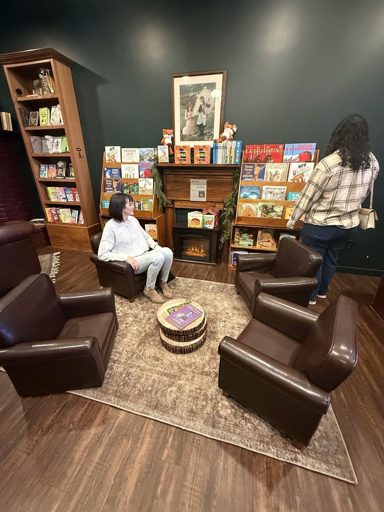 Copper Fox Bookstore & Coffee Bar Logo