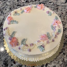 My first time ever decorating a cake! My first time ever decorating a cake!