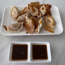 Super Dumpling - Pan fried dumplings with pork and Chinese cabbage