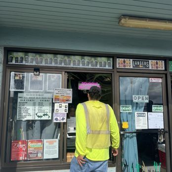 DJ'S BOX LUNCH - Front cashier where you order - Japanese Near Me - Lihue, Hawaii