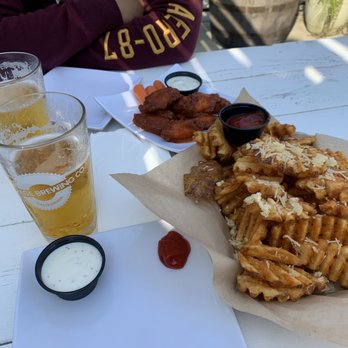 508 Tavern - IPA recommended to us, Classic Buffalo Wings, Garlic Parmesan fries! So good!! - Bars Near Me - Vista, California