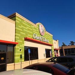 Chuck E. Cheese - Outside view