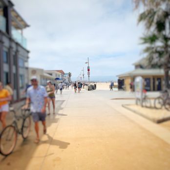 Hermosa Beach Pier - Walk along the strand to find other local venues - Beaches Near Me - Hermosa Beach, California Hermosa Beach Pier - Walk along the strand to find other local venues - Beaches Near Me - Hermosa Beach, California