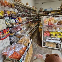Family Grocery Store - Lots of merchandise