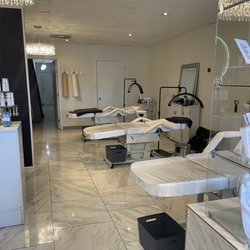 Lash & Laser - Lash service area, I'm sure this is also for facials as well! But I only had lashes done this day.