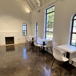 Bake My Day - Beautiful Minimalist Dining area