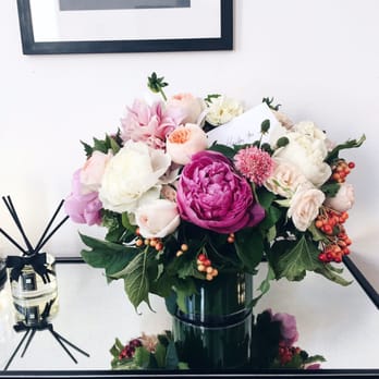 Twigs and Thyme - How beautiful is this arrangement? - Florists Near Me - Beverly Hills, California