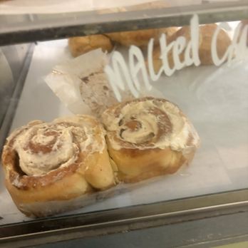 Polly’s Cafe - Cinnamon rolls - Cafes Near Me - Brooklyn, New York