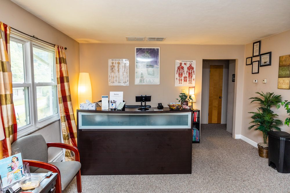 Helping Hands Massage Therapy Logo